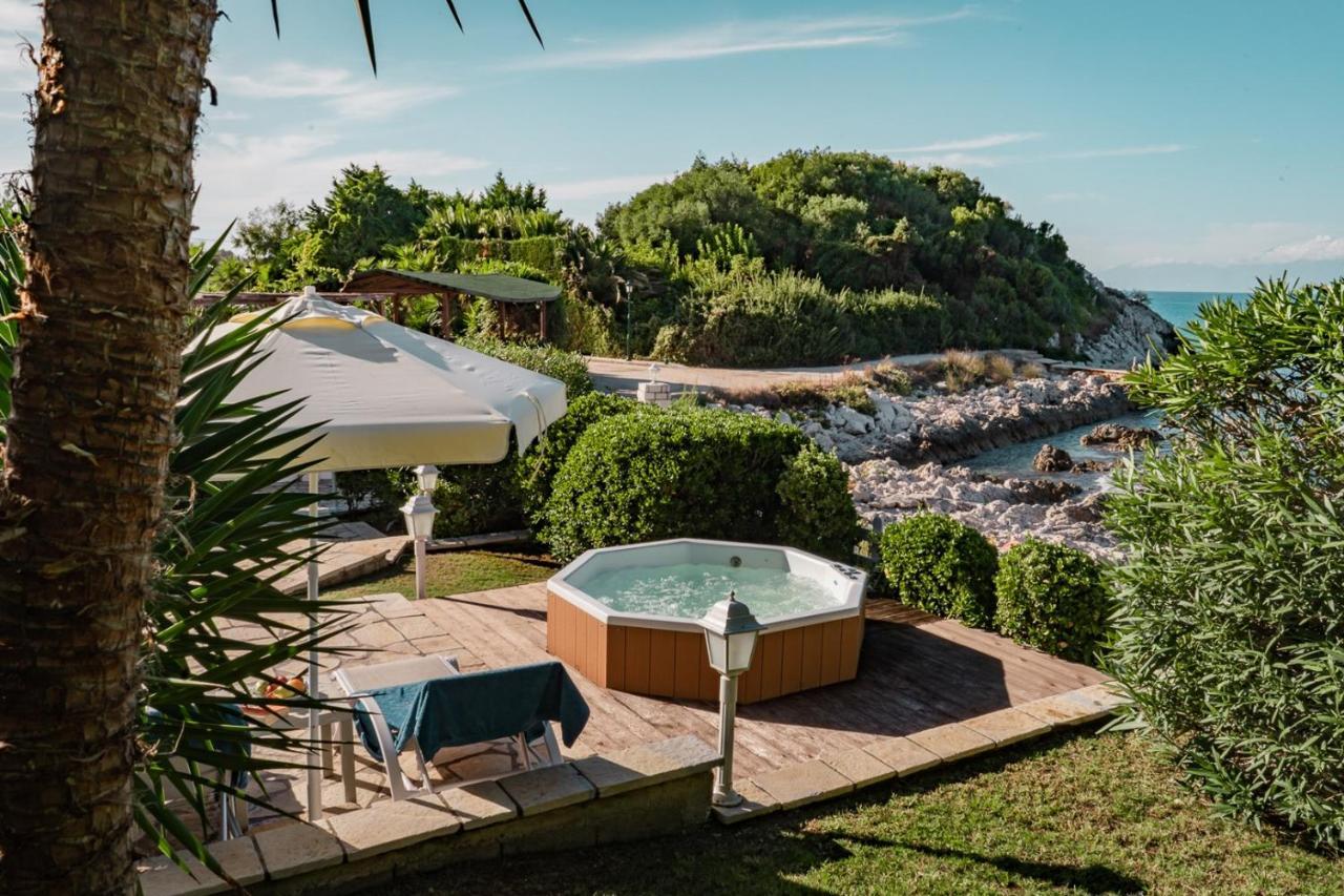 Neptune Sea House - Beachfront Agios Spyridon  Dış mekan fotoğraf